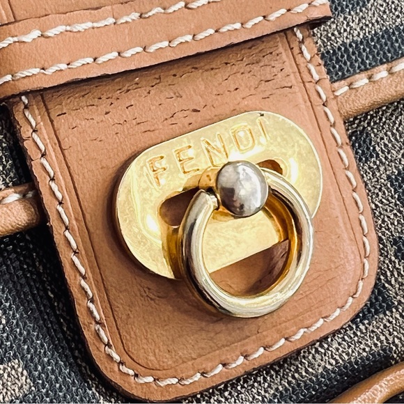 Vintage FENDI Front Flap Crossbody Zucca/Tobacco RARE - Picture 6 of 16